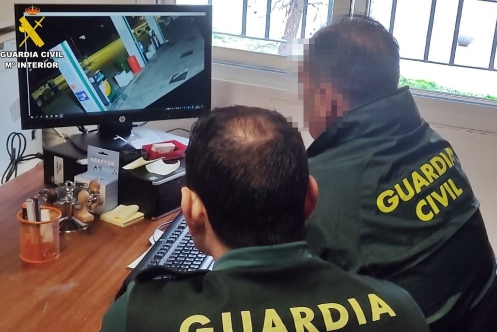 La Guardia Civil detiene a los autores del robo en la estación de servicios de Herrera del Duque