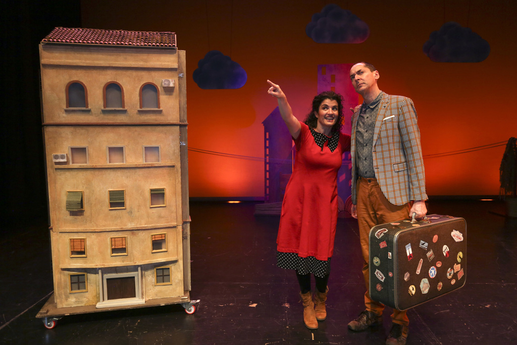 La Sala Trajano programa 'Debajo del tejado', una comedia sobre las cosas cotidianas que hacen la vida extraordinaria