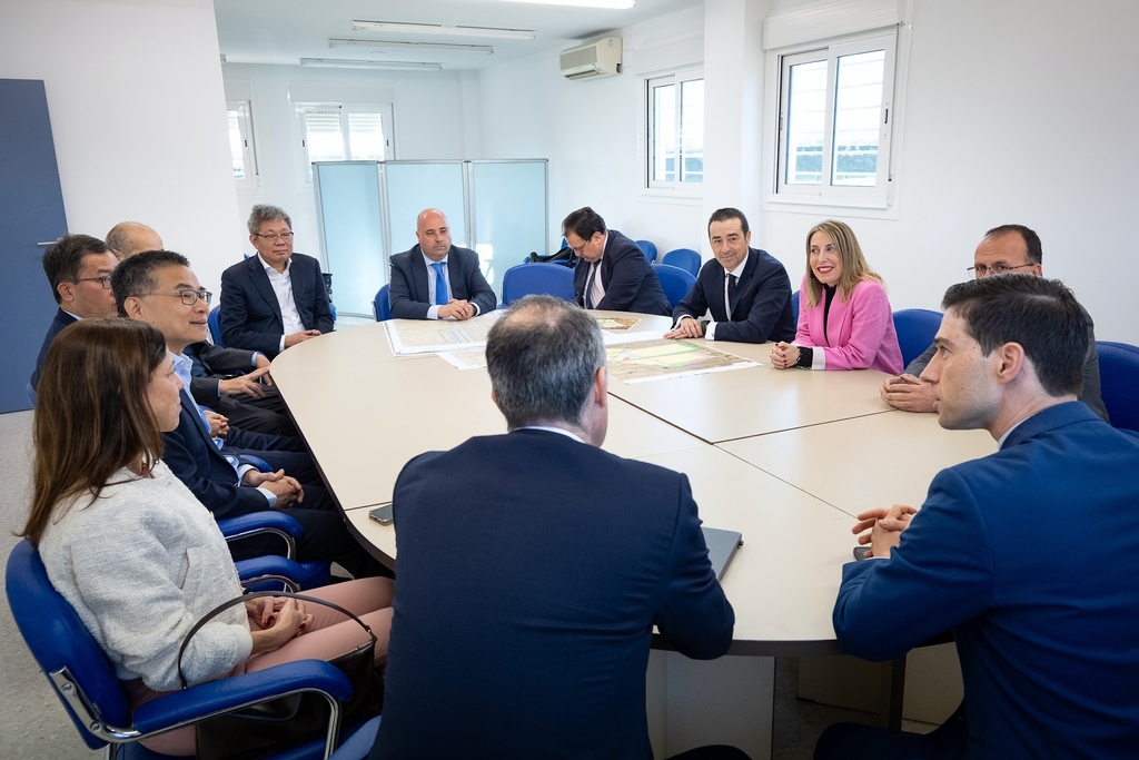 María Guardiola destaca, en su reunión con el presidente de Envision, el potencial de Extremadura