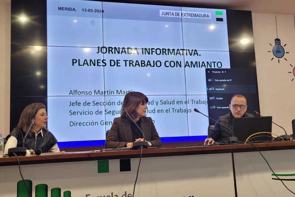 La Junta informa de las ayudas y condiciones de seguridad para los trabajos de desamiantado en las I Jornadas sobre Planes de Amianto en Extremadura