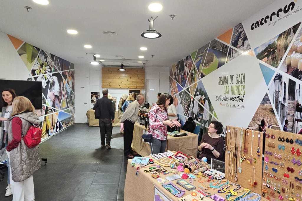 Sierra de Gata y Hurdes llegan al Centro Ruta de la Plata con catas de productos, exposiciones artesanales y talleres con la campaña “100% Sabor ancestral”