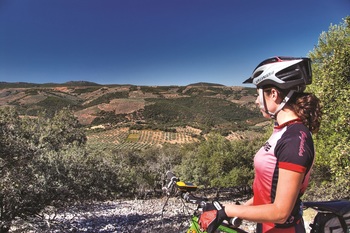 Extremadura acude por primera vez a la principal feria de senderismo y cicloturismo de Francia