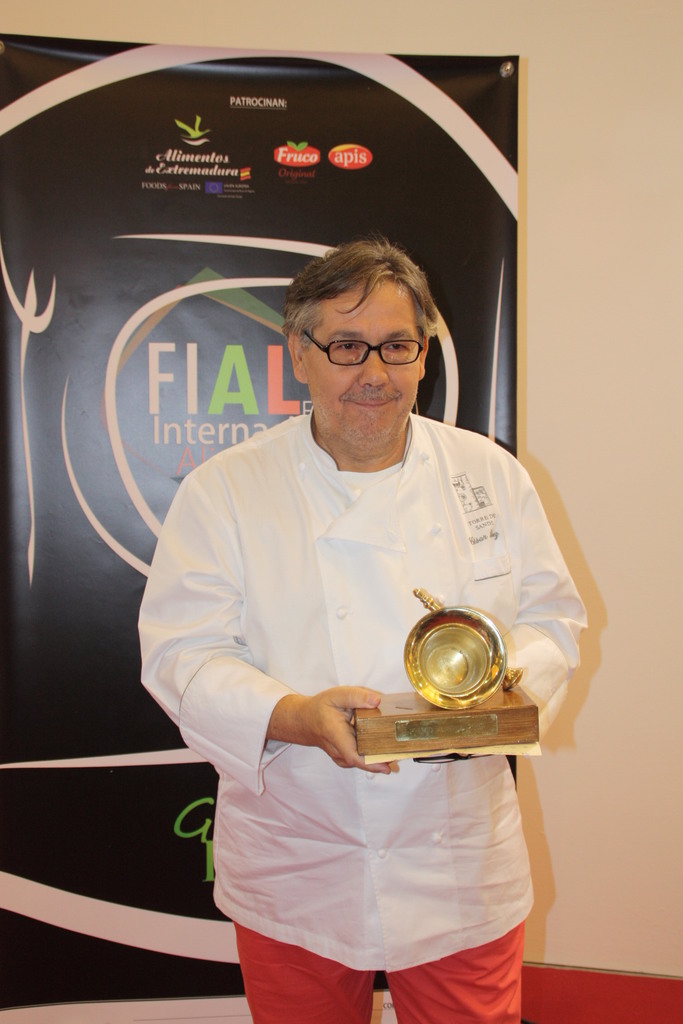 el chef cesar raez premiado con el almirez en fial 2015
