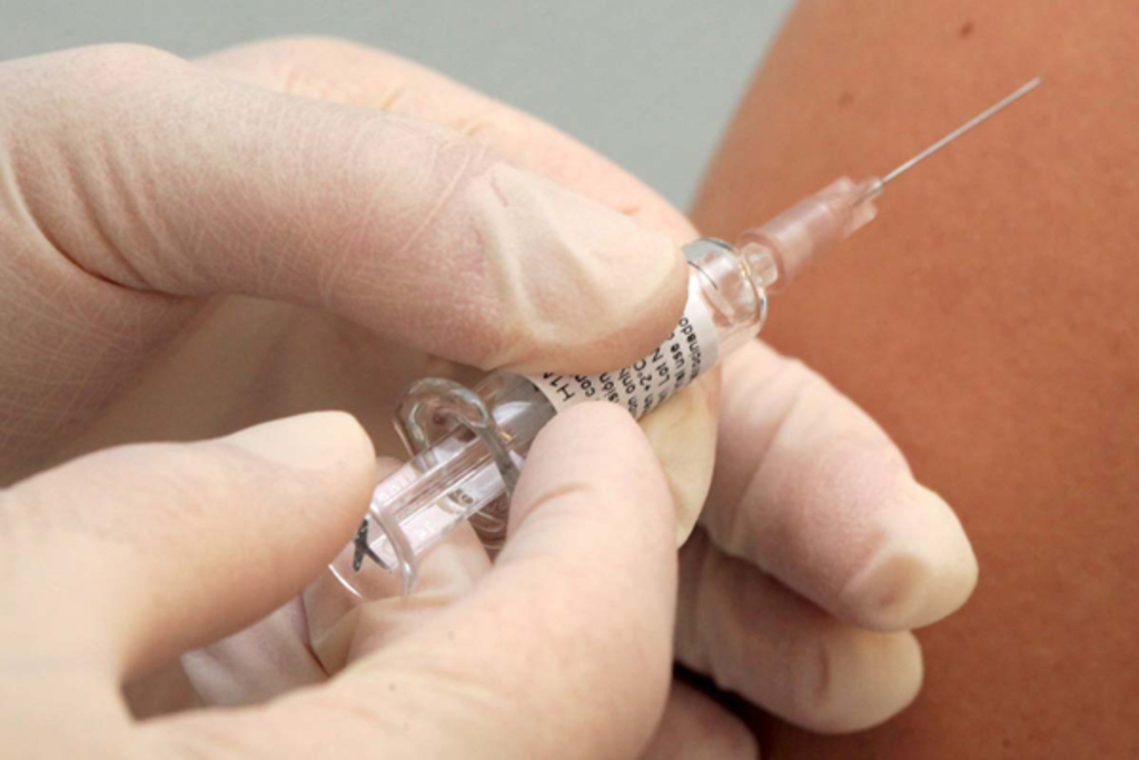 Casi 95.000 extremeños se han vacunado en las dos primeras semanas de la campaña contra la gripe