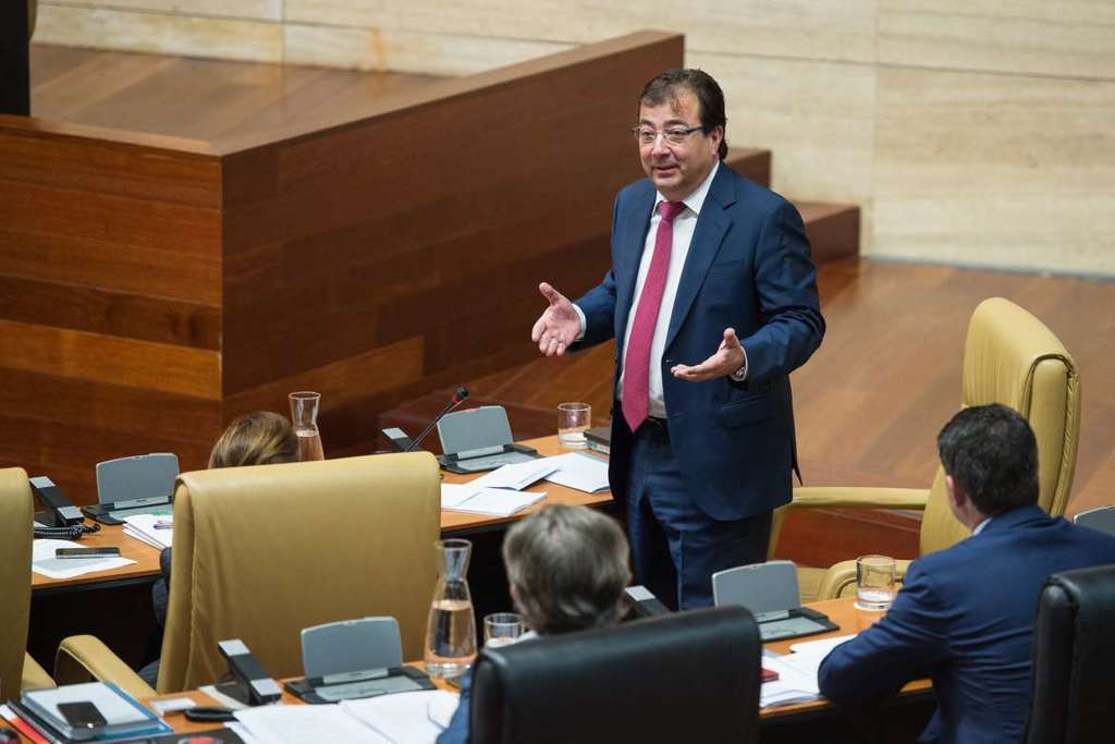 Fernández Vara apela al consenso para aprobar leyes que garanticen derechos esenciales de los ciudadanos
