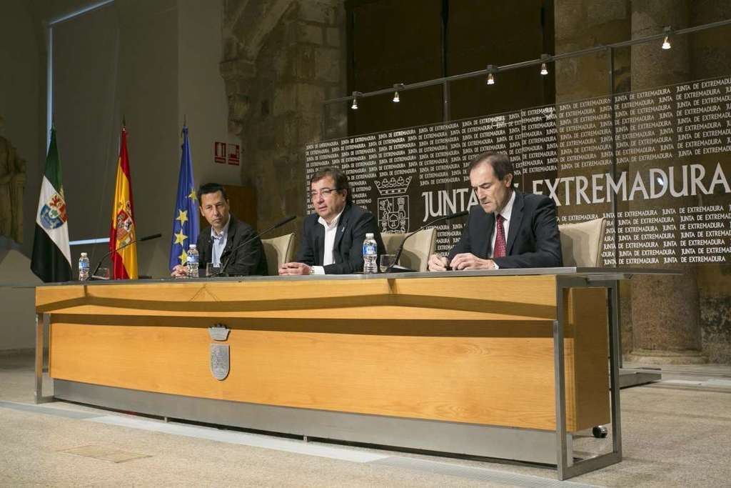 La Junta de Extremadura, Liberbank y APNABA trabajarán de manera conjunta a favor de las personas con autismo