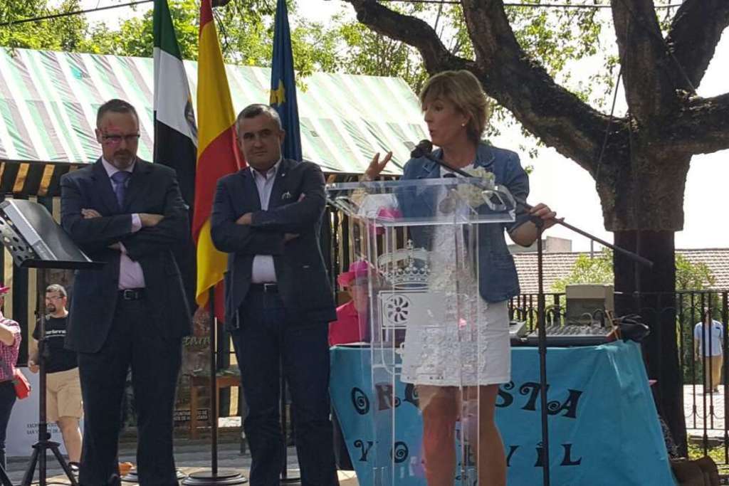 Alrededor de 900 personas celebran el 35 aniversario del Centro de Mayores de San Vicente de Alcántara con una convivencia