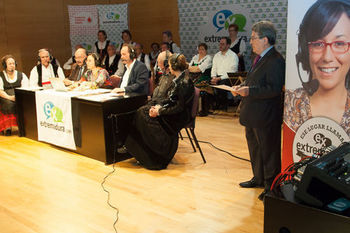 Clausurada la XIV Semana Cultural de la Casa de Extremadura en Pozuelo de Alarcón con programa de radio en directo