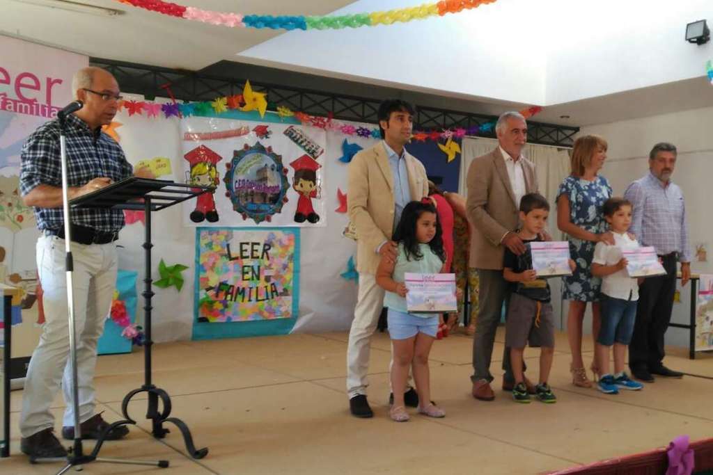 Rodríguez de la Cruz clausura la campaña ‘Leer en Familia’ en el CEIP Calzada Romana de Puebla de la Calzada