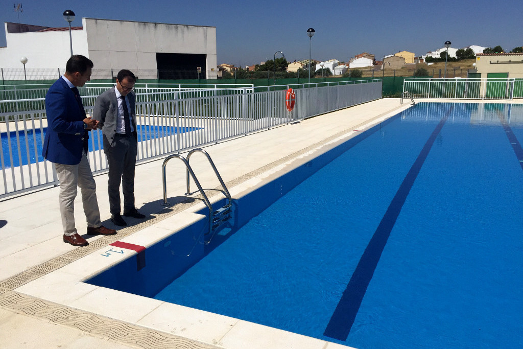 Ya está inaugurada la piscina municipal de Esparragalejo