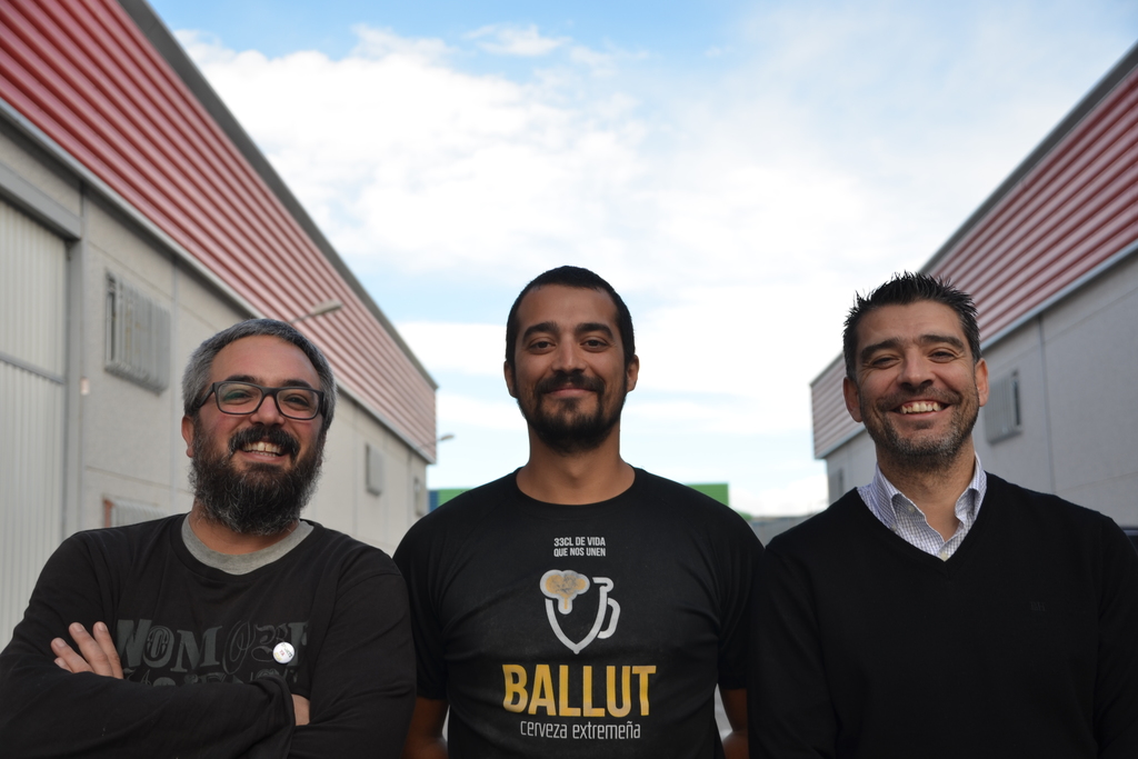 La cerveza artesana Ballut recibe el premio Joven Empresario de Extremadura "A la identidad extremeña"