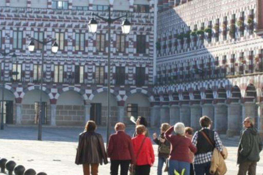 Cerca de 600 aspirantes se examinan el sábado en Badajoz para obtener la habilitación como Guía Turístico