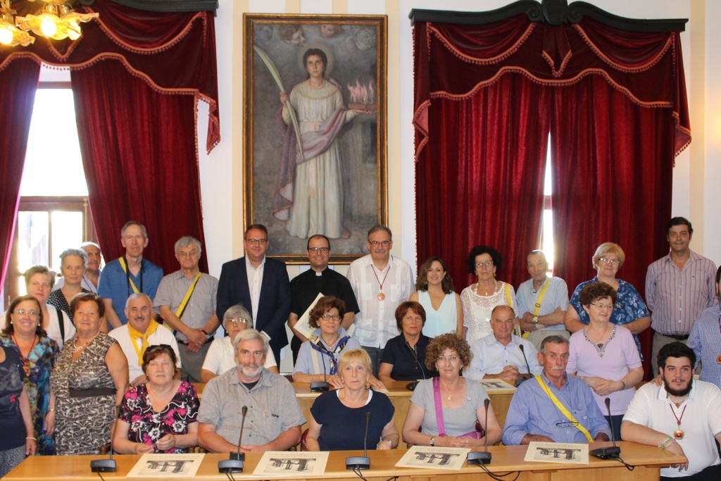 Peregrinos italianos devotos de Santa Eulalia de Mérida han sido recibidos por el alcalde