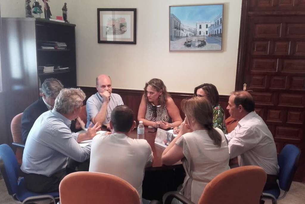 Directoras generales de Políticas Agrarias se reúnen con representantes de la comarca de Tentudía para analizar los daños de la tormenta de granizo