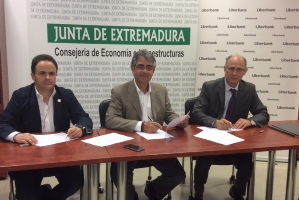 El secretario general de Economía y Comercio firma un acuerdo de colaboración para impulsar la Plataforma Comercial Unica de Montijo
