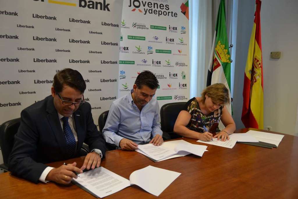 La Junta de Extremadura apoya al CD Badajoz en la organización del XXII Trofeo Ibérico
