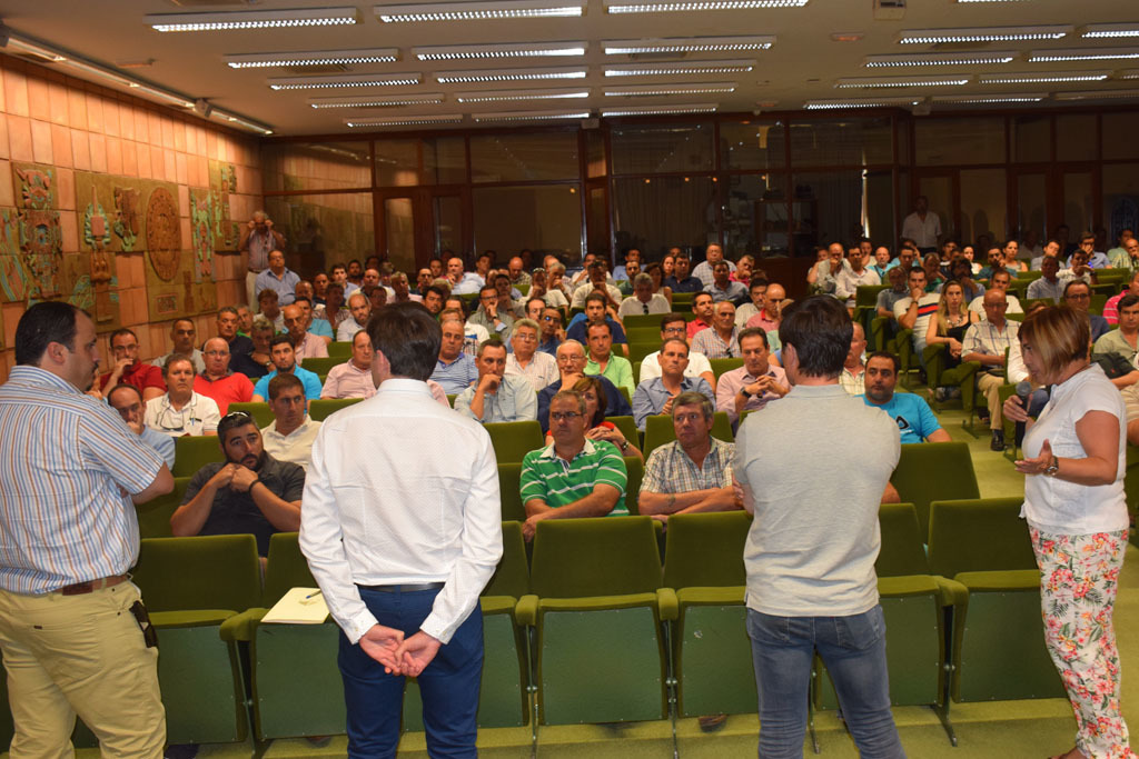 Más de 250 empresarios en la reunión convocada por la presidenta de la Diputación de Cáceres para hablar de la situación del sector