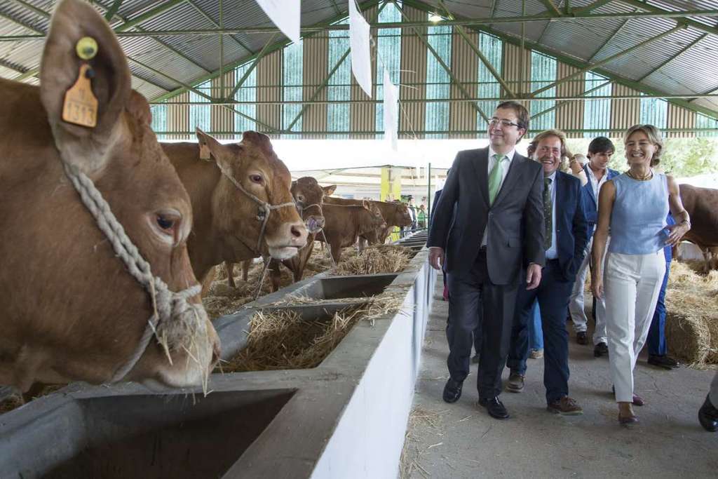El presidente de la Junta anuncia una convocatoria de ayudas por importe de 30 millones de euros destinada al sector agroalimentario