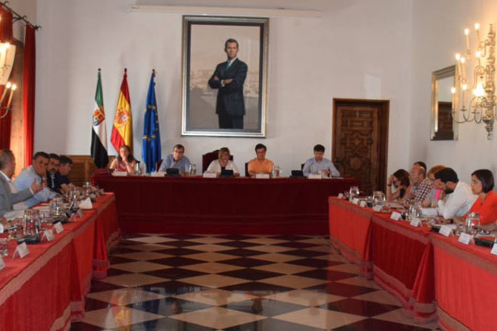 El Pleno de la Diputación de Cáceres aprueba la dotación de fibra óptica a todos los ayuntamientos de la provincia