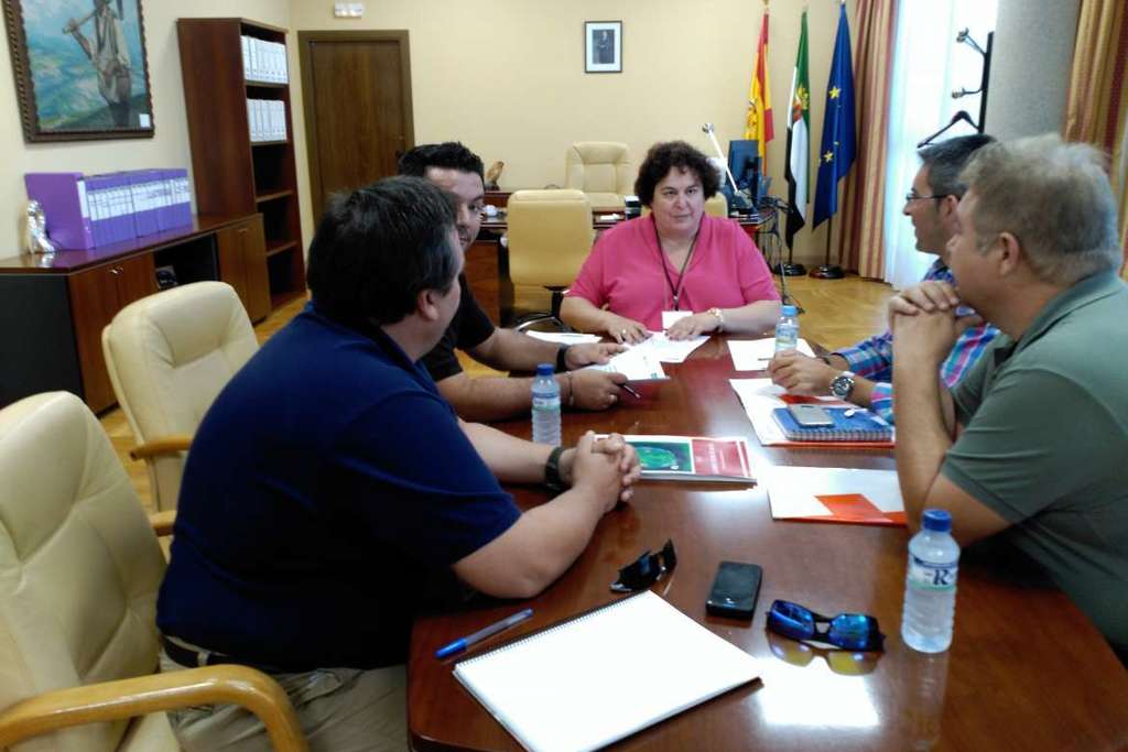 La Junta de Extremadura destina 180.000 euros a la Cruz Roja para su colaboración con el Centro de Emergencias 112
