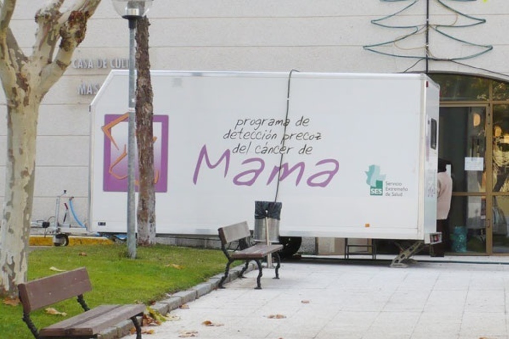 Más de 7.700 extremeñas se realizarán mamografías en septiembre dentro del Programa de Detección Precoz del Cáncer de Mama
