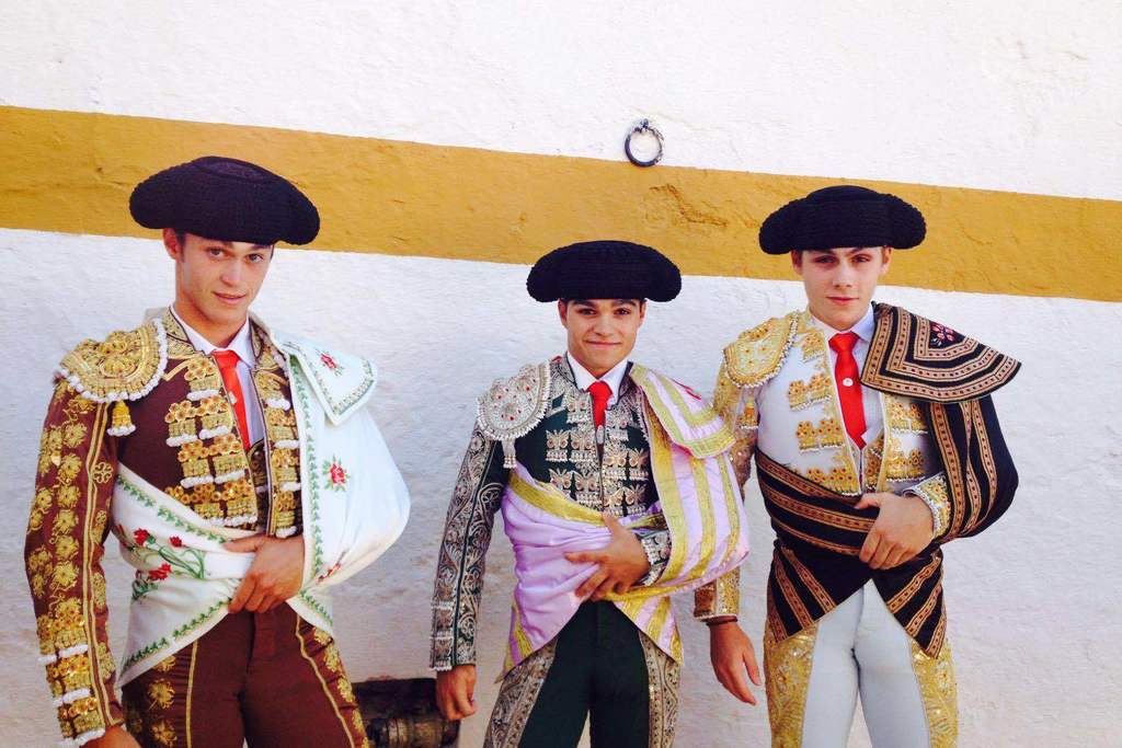 Juan Luis Moreno y Antonio Medina, de la Escuela de Tauromaquia de la Diputación, triunfan en la plaza de toros de Fuentes de León