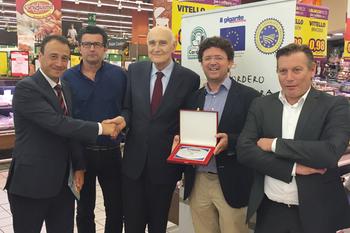 Corderex recibe un premio de reconocimiento de la cadena de supermercados Il Gigante en Milán