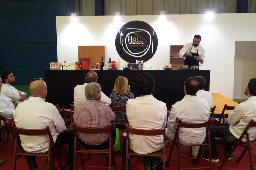 Los chefs Manuel Gil y Víctor Encinal cocinan en directo nuevos platos en FIAL