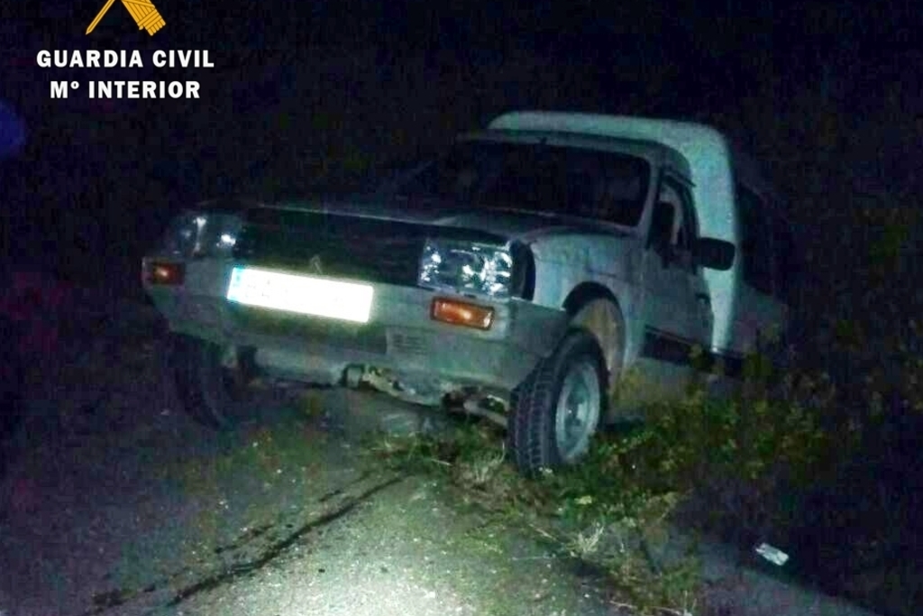 La Guardia Civil detiene a un joven tras tener un accidente con el vehiculo que acababa de sustraer