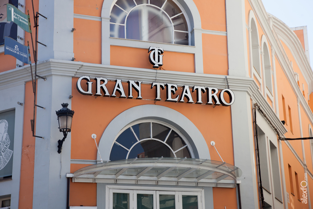 El Gran Teatro de Cáceres y el López de Ayala de Badajoz seleccionarán propuestas de producciones teatrales, de danza y música