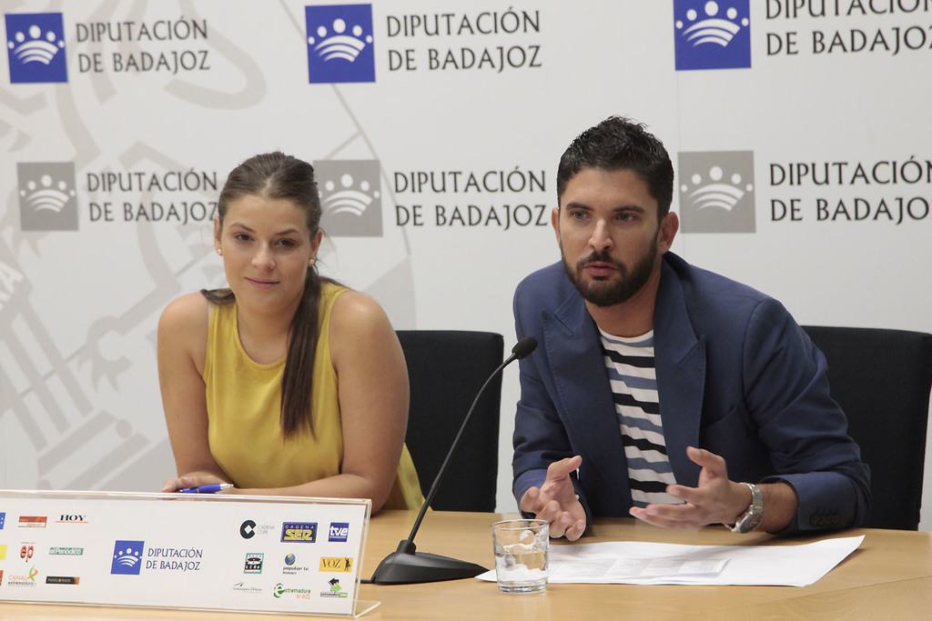 La Diputación de Badajoz presenta programas de colaboración para la promoción y difusión del folklore