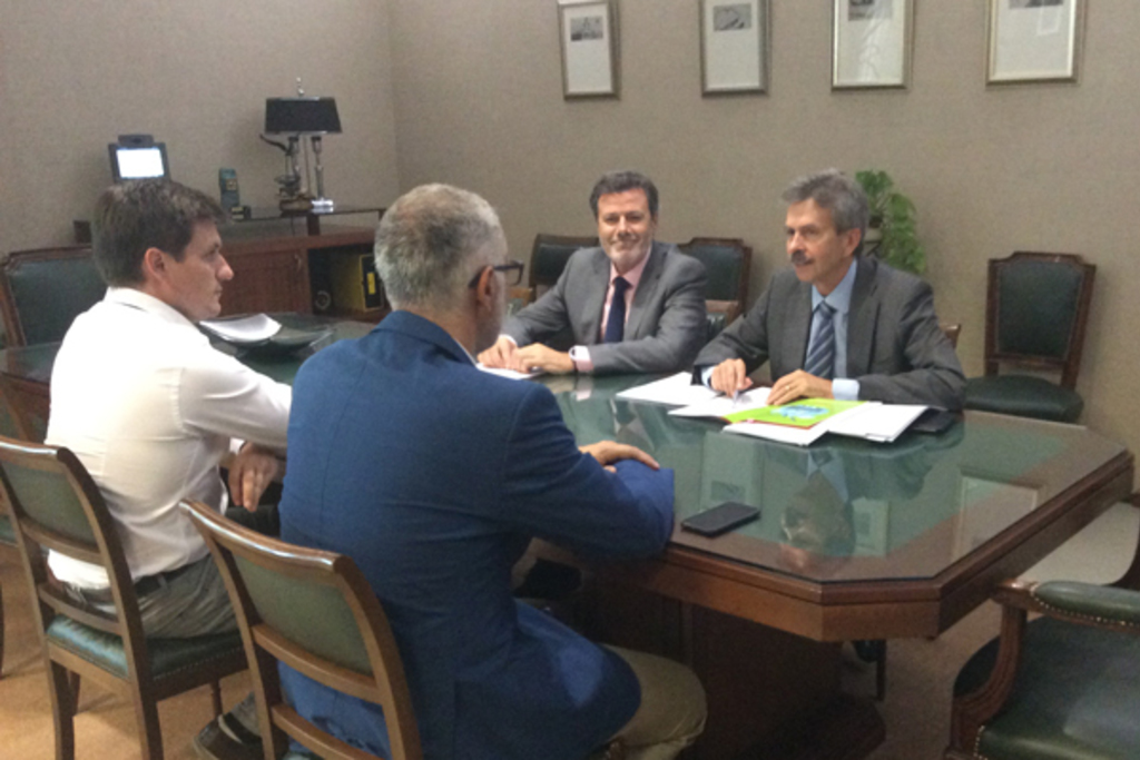 Economía e Infraestructuras inicia los primeros contactos para elaborar un Plan concertado de Infraestructuras prioritarias para Extremadura