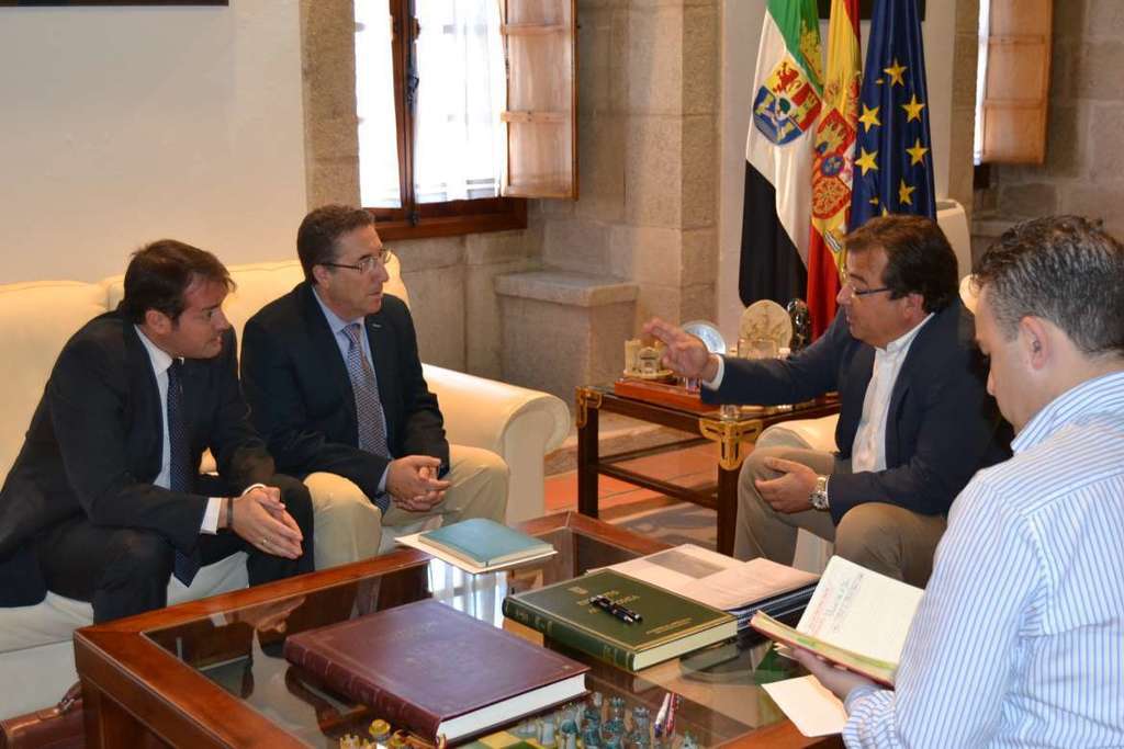 Vara recibe en Mérida al presidente de la Asociación Extremeña de la Empresa Familiar