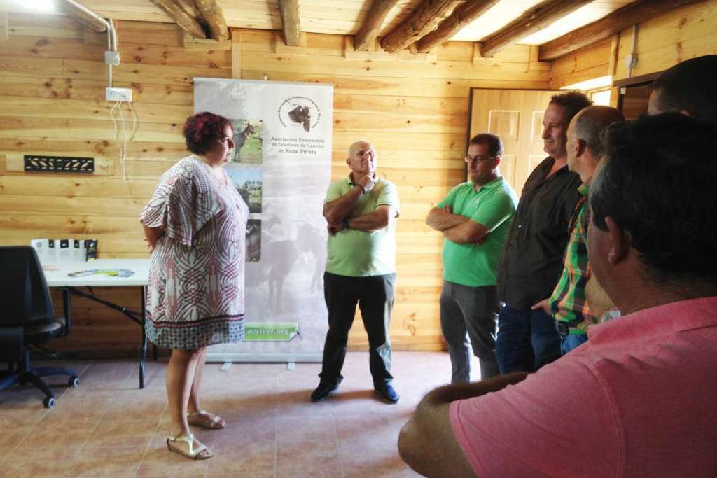 Begoña García destaca el trabajo de Caprivera para la recuperación de la cabra verata