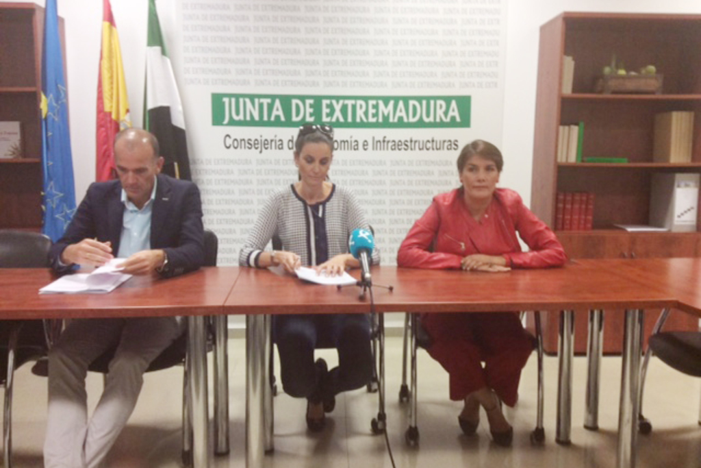 La Junta de Extremadura inicia un programa para incentivar la presencia de las mujeres en los consejos rectores de las cooperativas agrarias