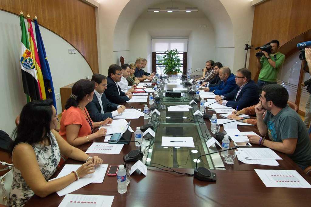 Fernández Vara preside la reunión del Consejo de la Capitalidad de Mérida