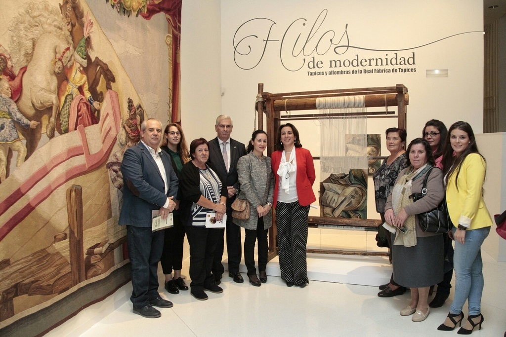 El presidente de la Diputación inaugura en el MUBA la exposición sobre tapices y alfombras de la Real Fábrica