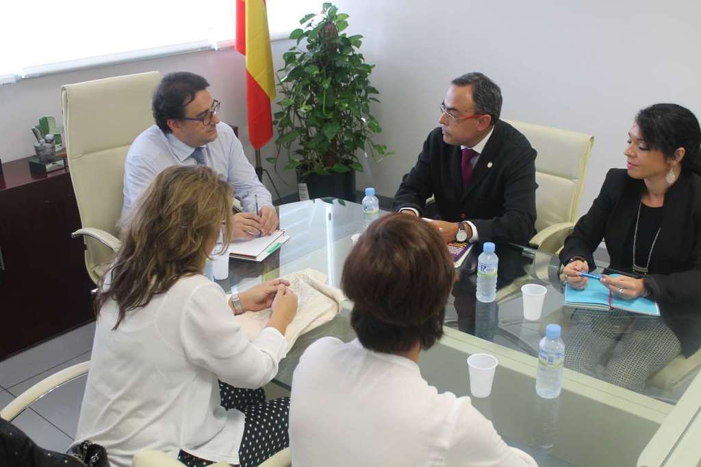 La Junta de Extremadura y AFADEX trabajarán de forma conjunta en la elaboración del nuevo Decreto de Adopción y Acogimiento