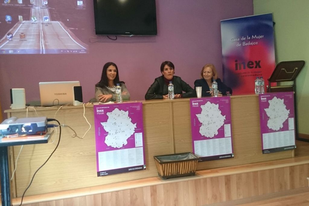 El IMEX conmemora el Día de la Persona Cuidadora en la Casa de la Mujer de Badajoz y Cáceres