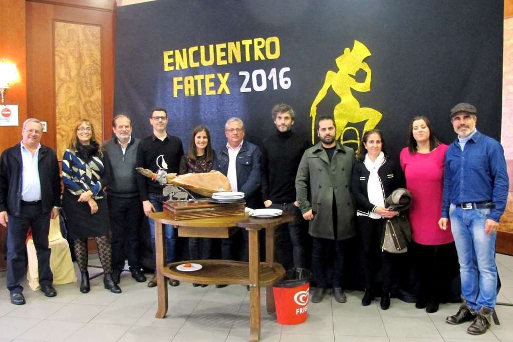 Gil Rosiña valora la labor de la FATEX para hacer llegar el teatro a todos los rincones de Extremadura