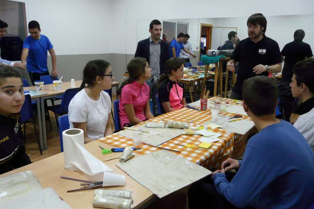 El director del IJEx visita los ECJ de Villafranca de los Barros y Almendralejo donde se celebran distintas actividades juveniles