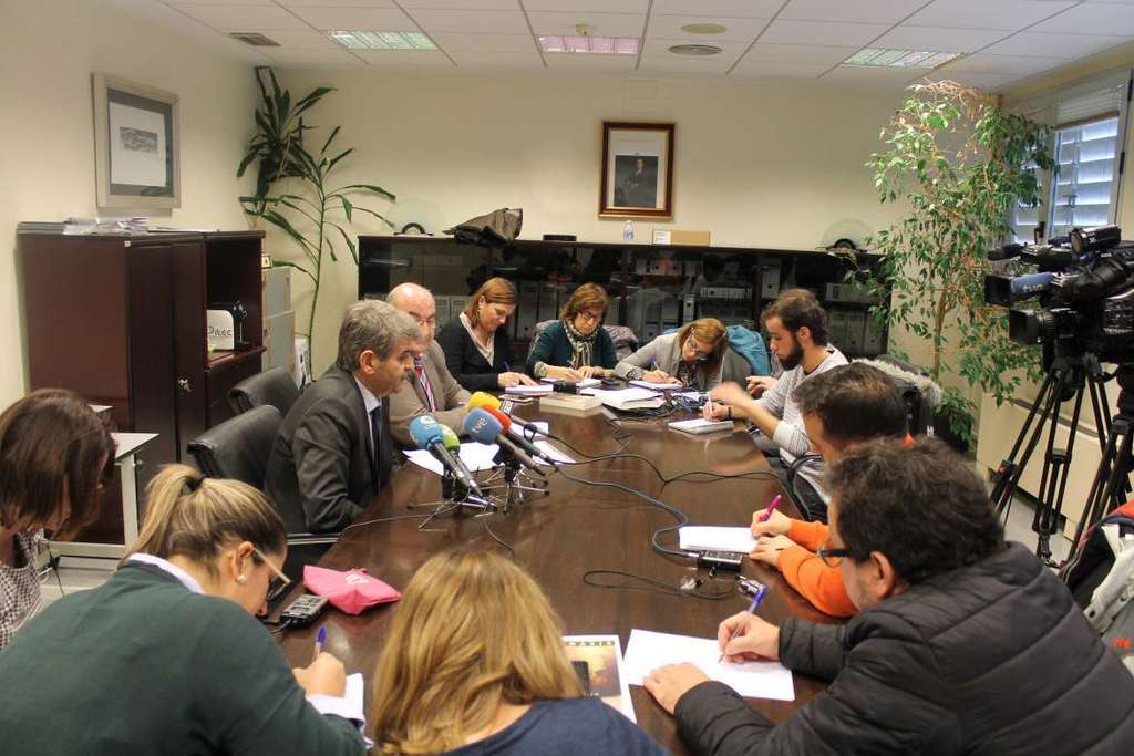 La Junta licita la limpieza del Área de Salud de Cáceres por 5,1 millones de euros para recuperar la calidad del servicio