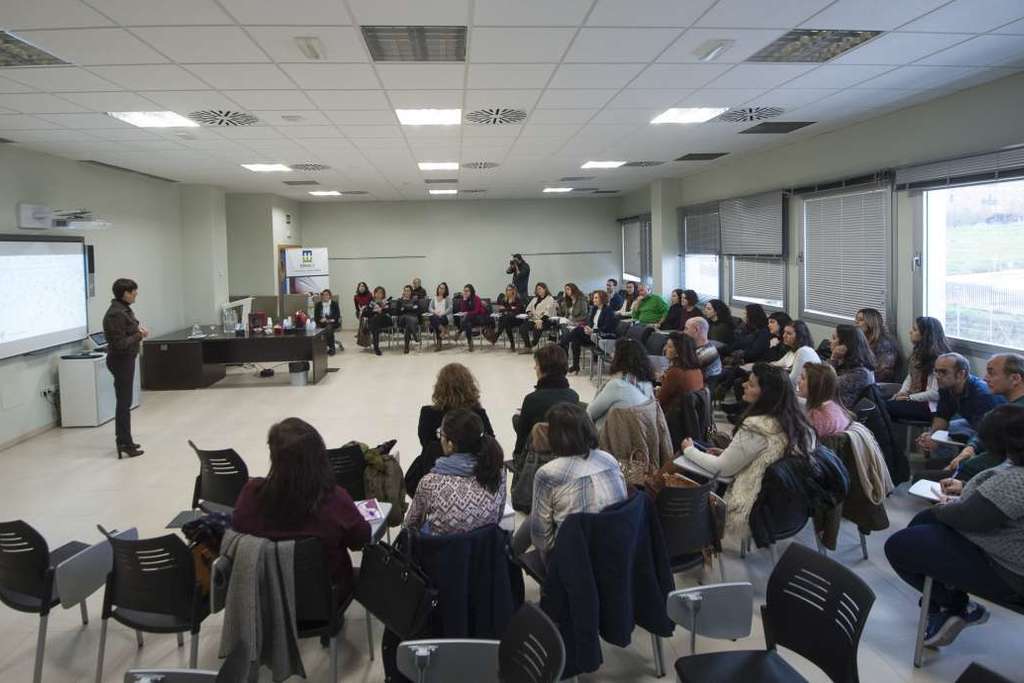 El IMEX pretende fomentar la cooperación entre mujeres y hombres a través de la Red de Oficinas de Igualdad y Violencia de Género