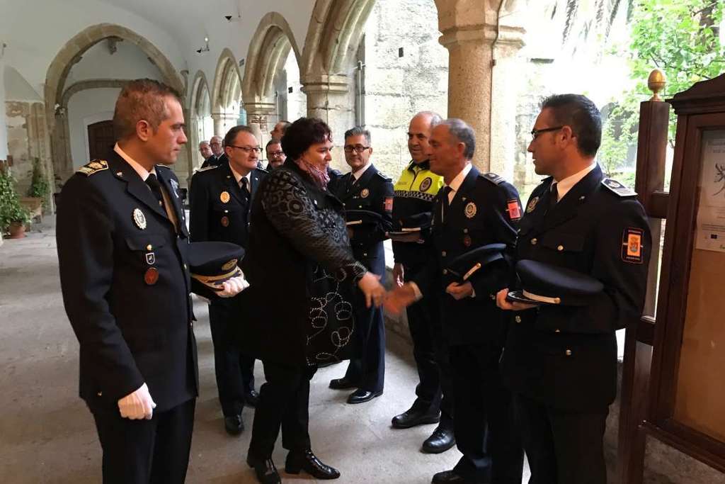 Begoña García entrega las medallas de oro y plata a 117 policías locales de Extremadura