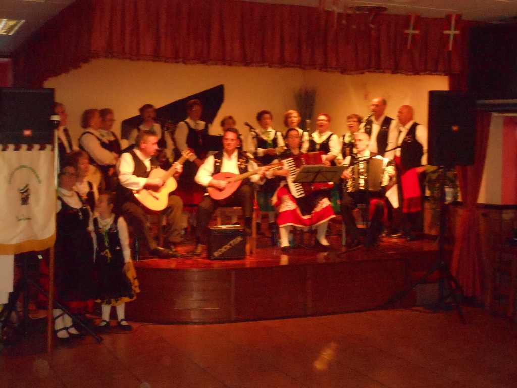 XXV Semana Cultural del Centro Extremeño de Mondragón Grupo de Coros y danzas de San Sebastian