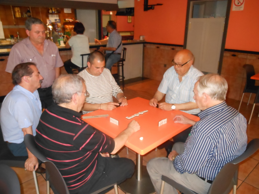 XXV Semana Cultural del Centro Extremeño de Mondragón Campeonato de juegos de mesa "dominó"