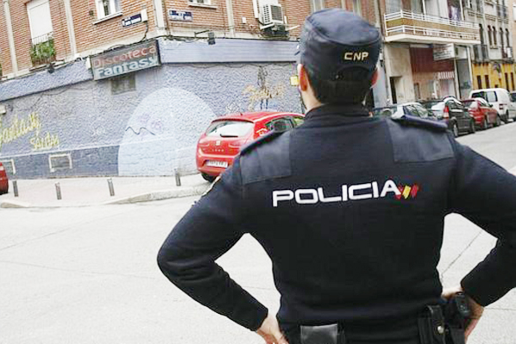 La Policía Nacional detiene a un hombre por robar con violencia más de 18.000 euros mediante un tirón