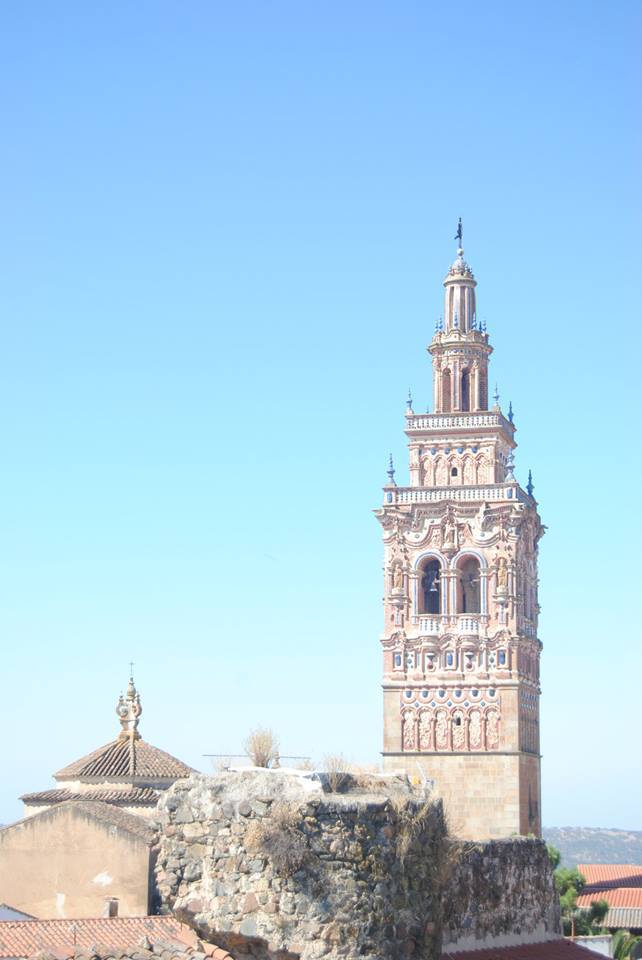 ¿Qué ver en Jerez de los Caballeros? Torre de San Bartolomé, desde el Hotel Oasis.