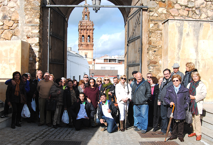 visitas guiadas en Jerez de los caballeros Grupo de gaditanos conociendo Jerez de los Caballeros.