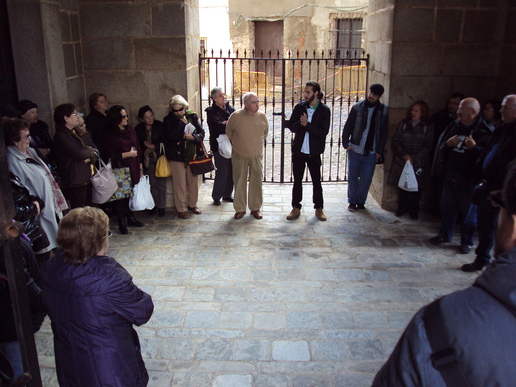 visitas guiadas en Jerez de los caballeros Grupo de Cádiz en la iglesia de Santa María.